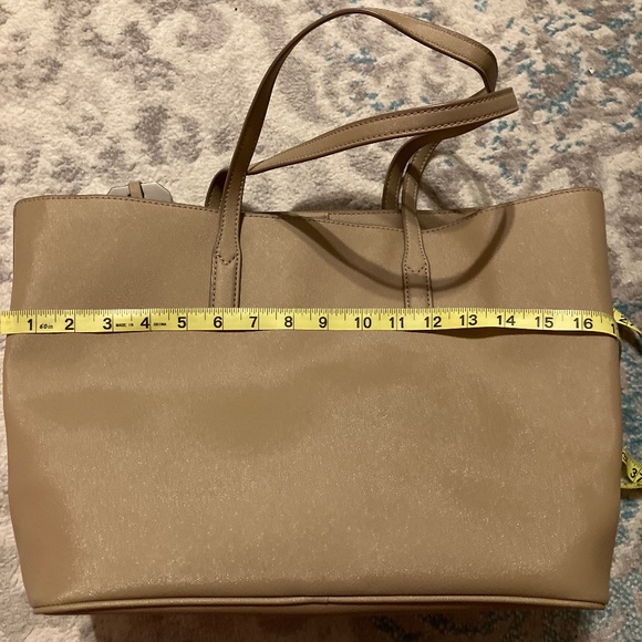 Marc Jacobs Cream Tote Bag with Tag - Picture 6 of 17